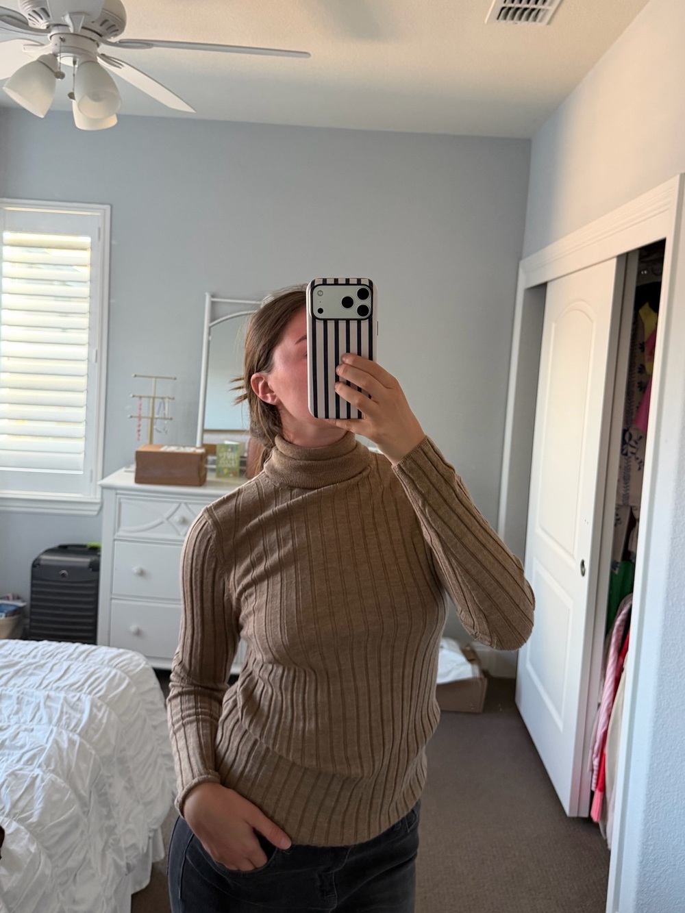 Banana Republic 100% Wool Ribbed Turtleneck Sweater in Camel